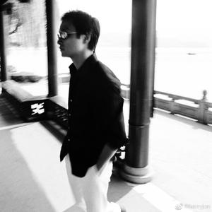 我半夜脱妹妹内裤视频
